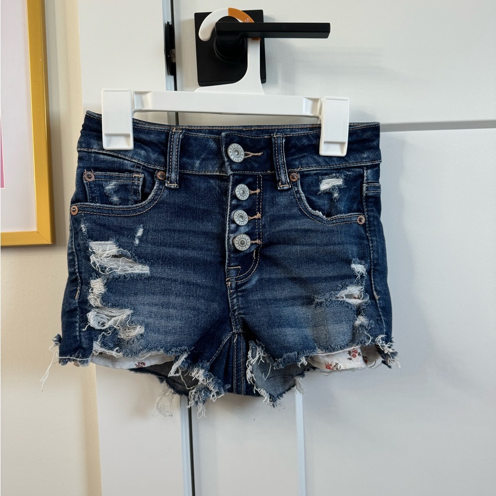 Blue jean shorts with detailed pockets